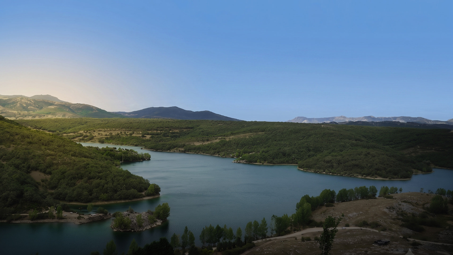 Un valle fluvial de Montana al atardecer